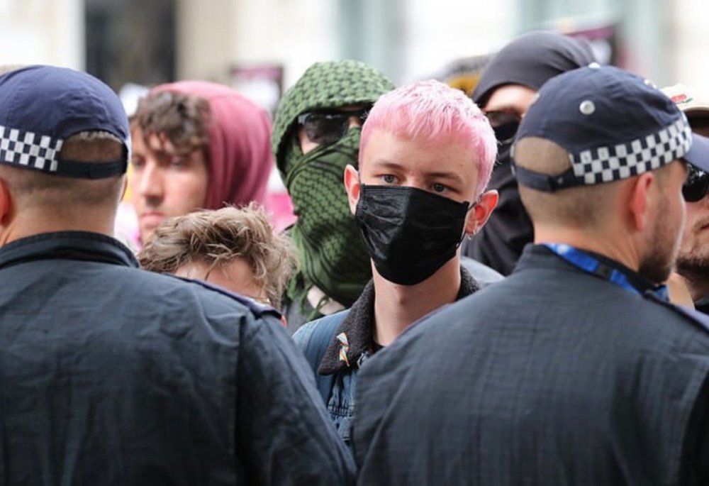323413260_PinkHair.thumb.jpg.b8fcd421c350a72a817df4f5e4936114.jpg