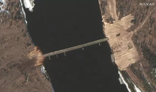 A-bridge-built-over-the-Pripyat-River-less-than-four-miles-from-the-Belarus-Ukraine-border-3921082.jpeg.d21afd9f9c6b2c4152461c0d2f1bb67f.jpeg